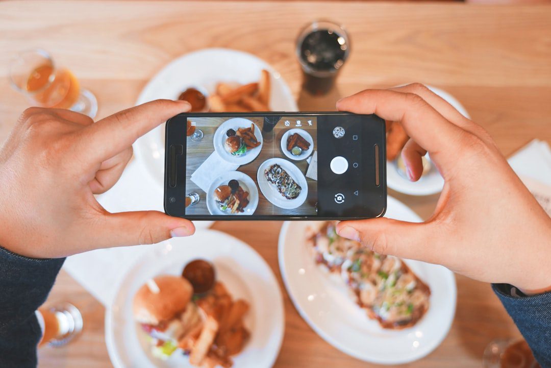 O Futuro das Curtidas Automáticas no Instagram em 2025 7 Photo Social media feed